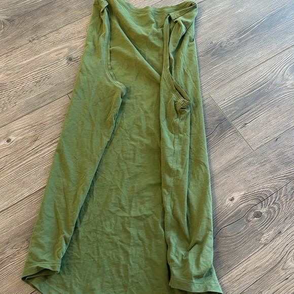 Olive green lululemon size 8 muscle tank. Super comfy. Good condition - Picture 9 of 10